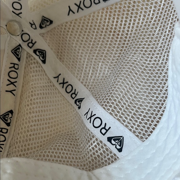 Roxy Tropical Print Trucker Hat - Picture 3 of 5